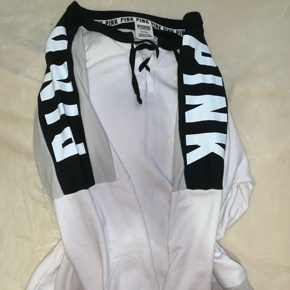 ‘PINK’ HOODIES💖 - Picture 4 of 4